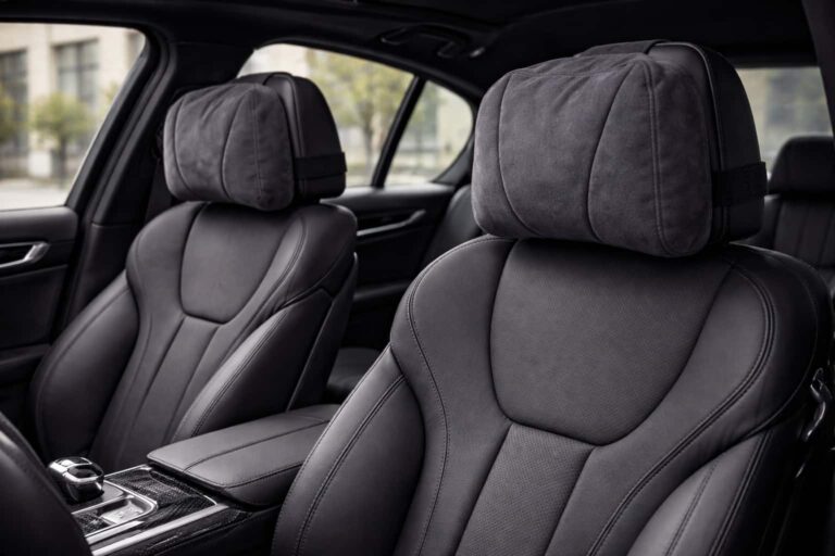 Подушка на подголовник из Alcantara