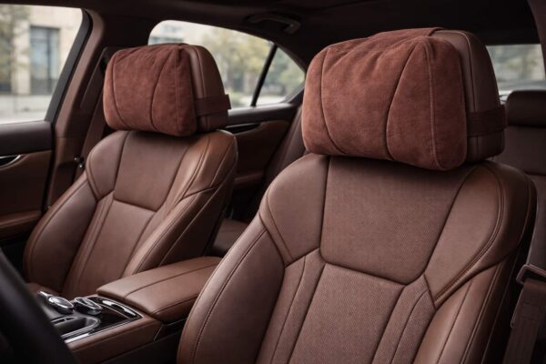 Подушка на подголовник из Alcantara