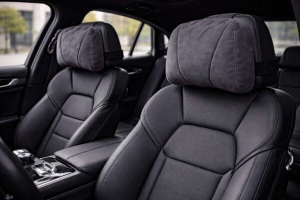 Подушка на подголовник из Alcantara