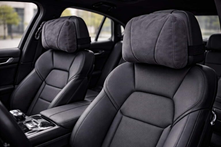 Подушка на подголовник из Alcantara